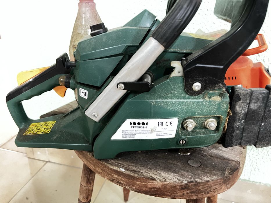 Motossera + Óleo para motores 2 tempos + afiador de correntes