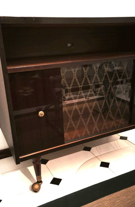 Móvel Antigo / Aparador - Vidro e Madeira