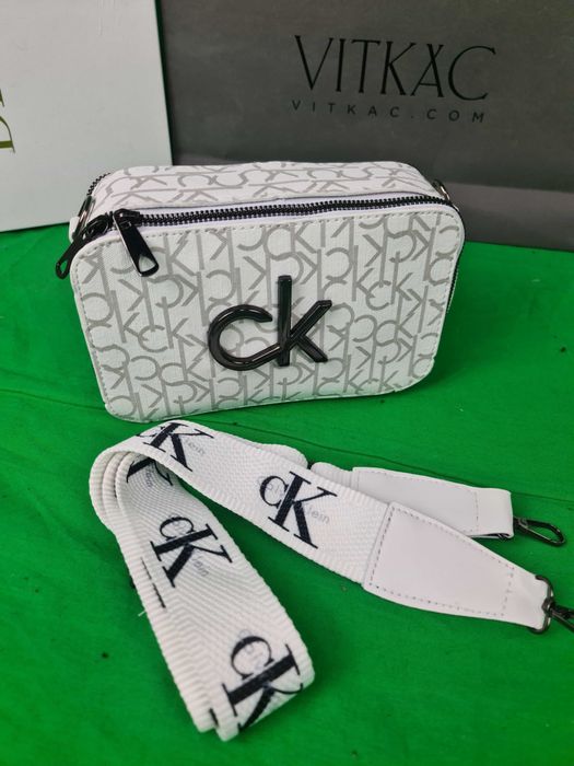 Torebka listonoszka Torba biała Calvin Klein skórzana kuferek Premium