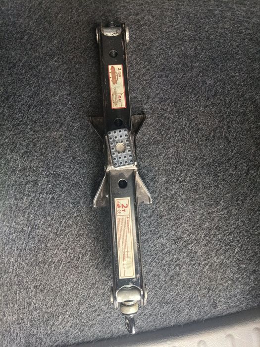 Домкрат механічний автомобільний 2тони