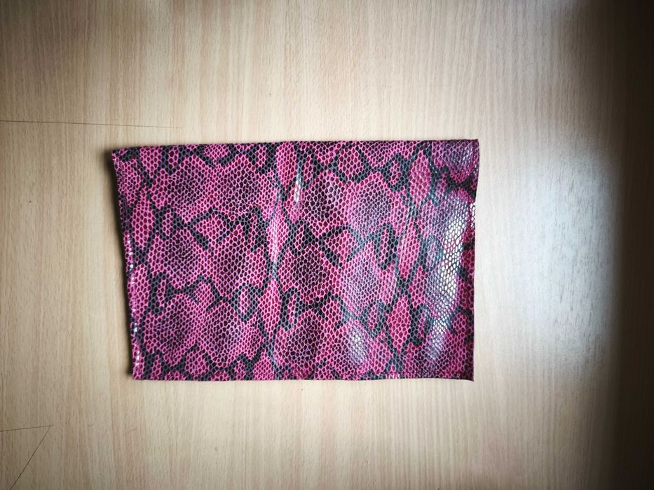 Estojo para maquilhagem em couro