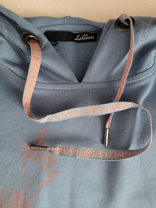 T-shirt damski z kapturem