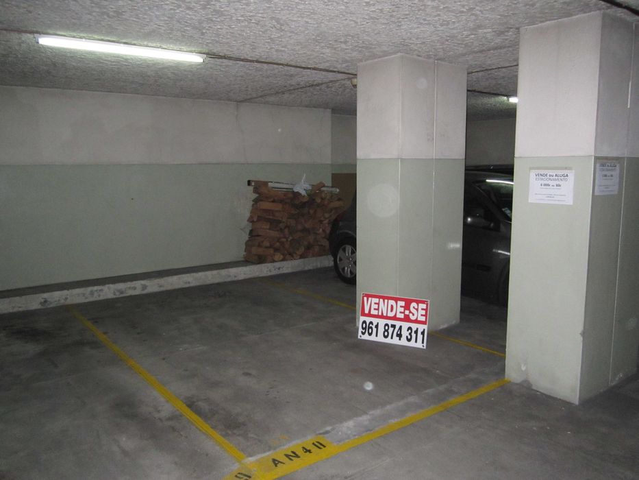 Garagem na Rua da Alegria
