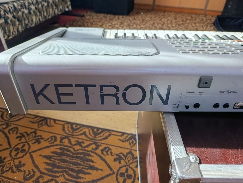 Keyboard ketron sd5