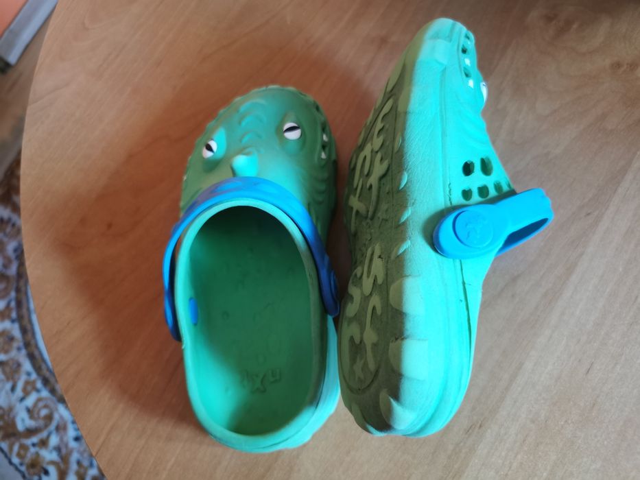 Klapki basenowe, buty do wody r23