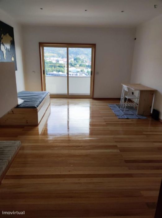 Quarto - localizado em Guimaraes