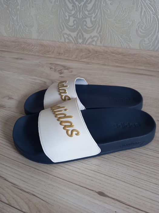 Продам шлепанцы Adidas