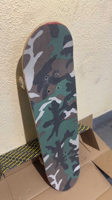Skate quase novo, apenas 2 usos, otimas pecas