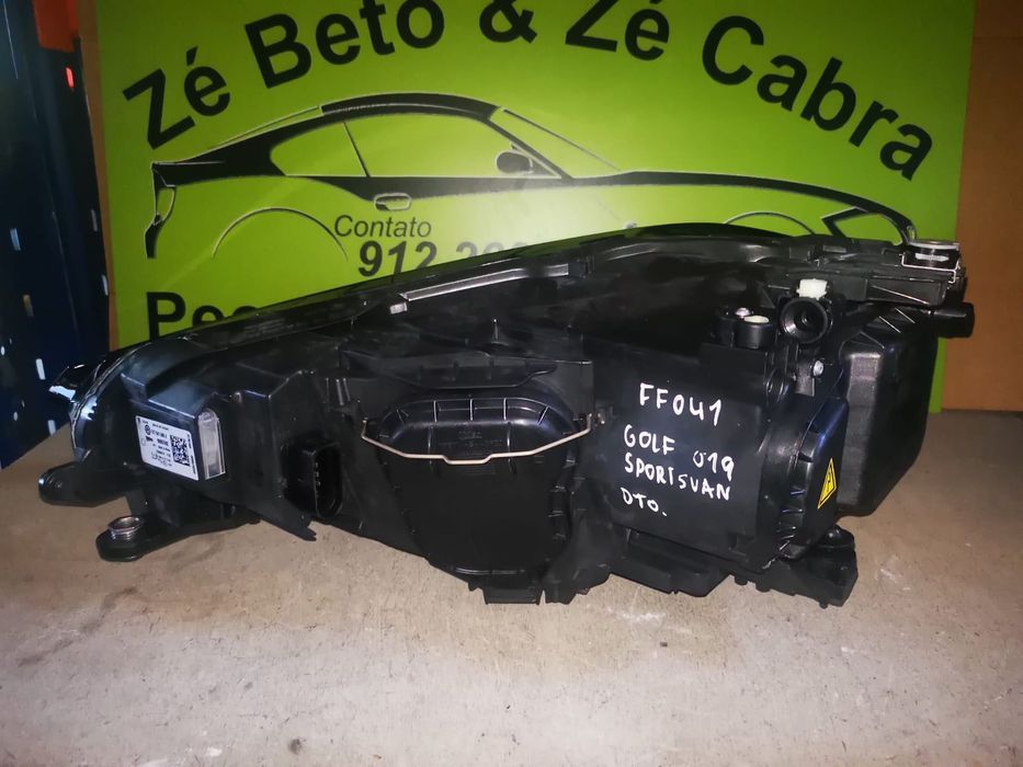 VW GOLF SPORTSVAN FAROL XENON DIREITO - FF041