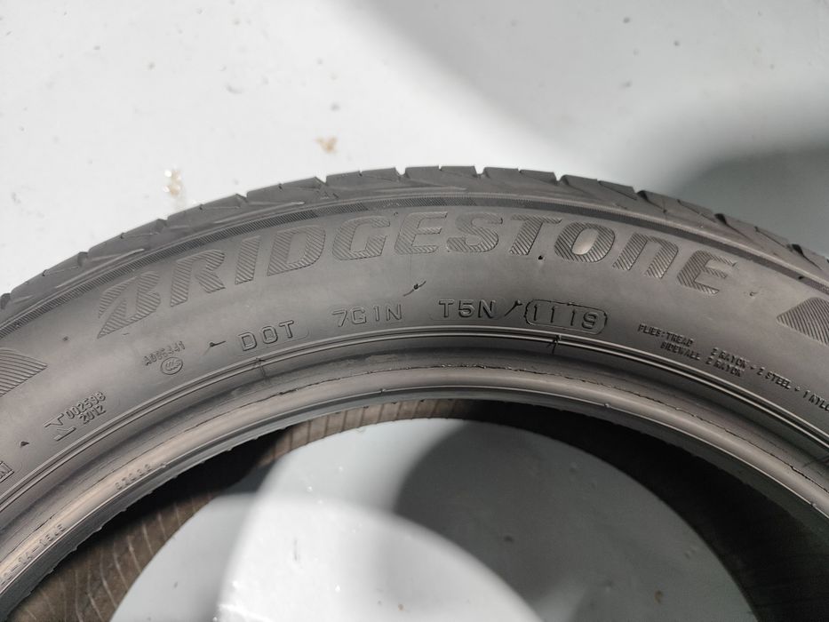 2 pneus semi novos 225-50R18 Bridgestone RFT - Oferta dos portes