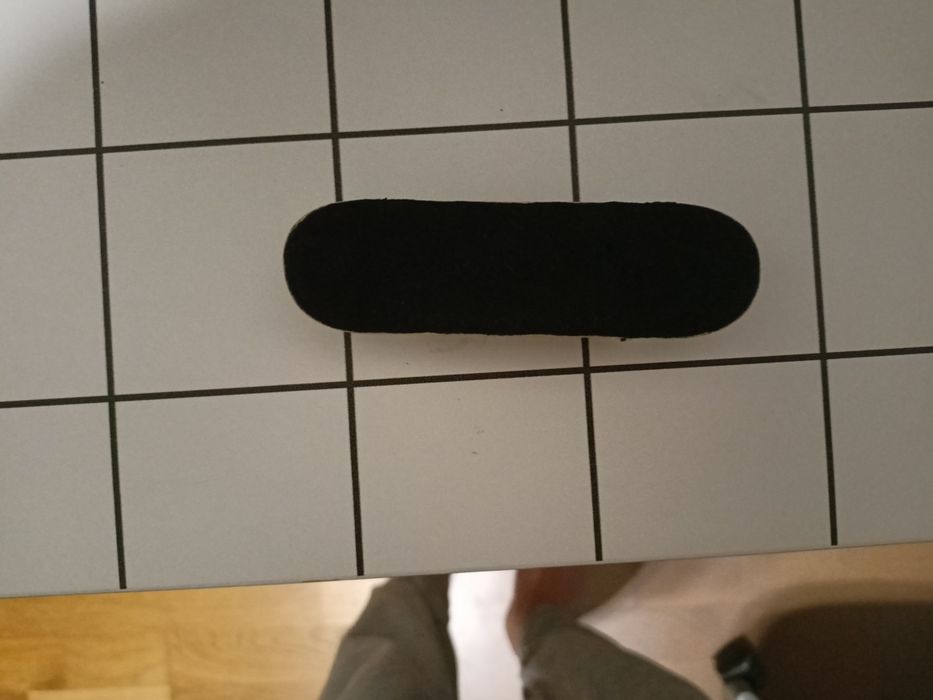 Sprzedam profesjonalnego fingerboard z lekko zdartym nadrukiem z tyłu