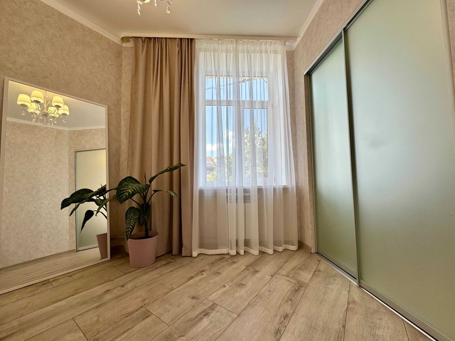 ApartPoltava Світлі 3-кімнатні апартаменти, ЦЕНТРА МІСТА ,КВЕД 5510