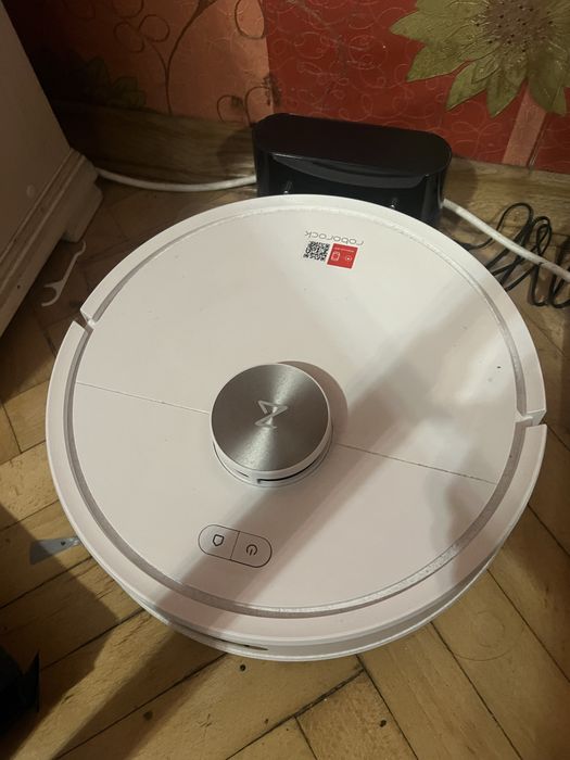 Продам робот пилосос Roborock q7