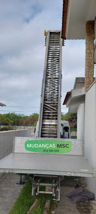 Plataforma elevatoria, Grua