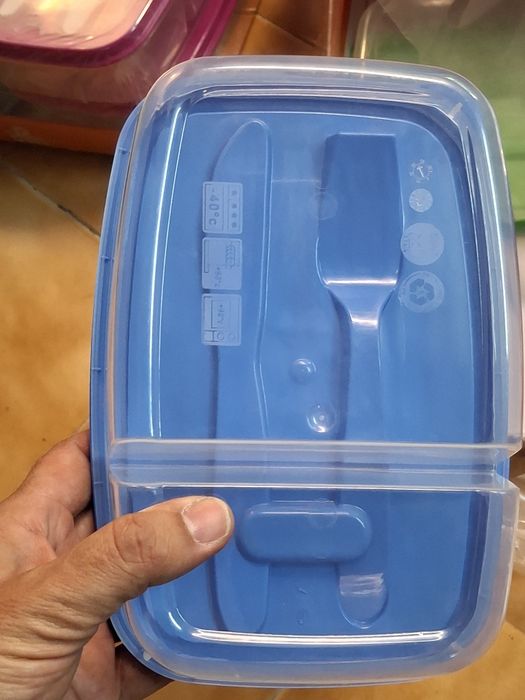 Marmitas plástica com talheres