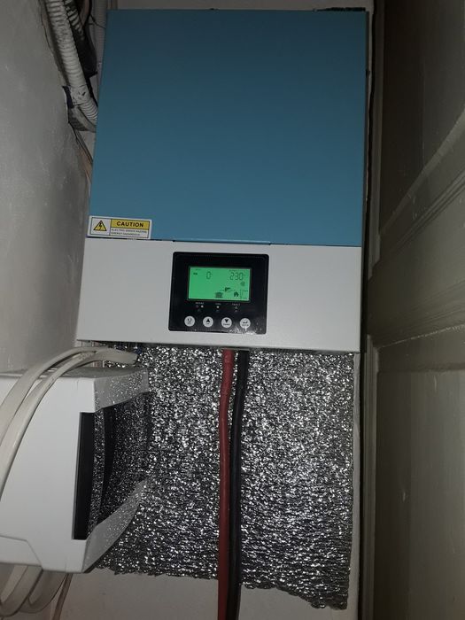 Продаю гибридный инвектор 1.5 КВ.с Аккумулятором 12V !Цена с Аккумулят