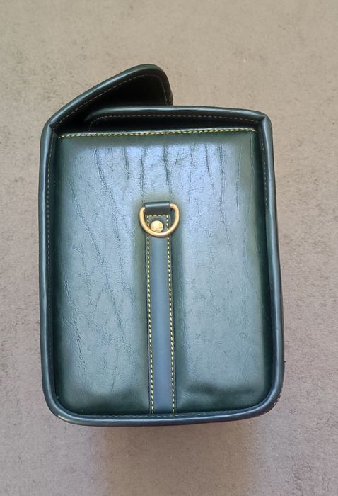 Maleta em pele em bom estado