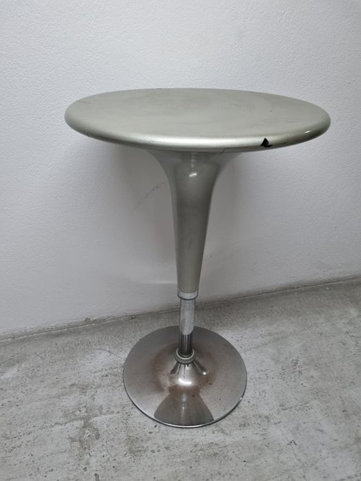 Comjunto de mesa e 2 cadeiras altas de bar