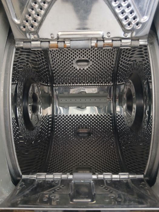 Продам пральну машинку Whirlpool під ремонт або на запчастини.