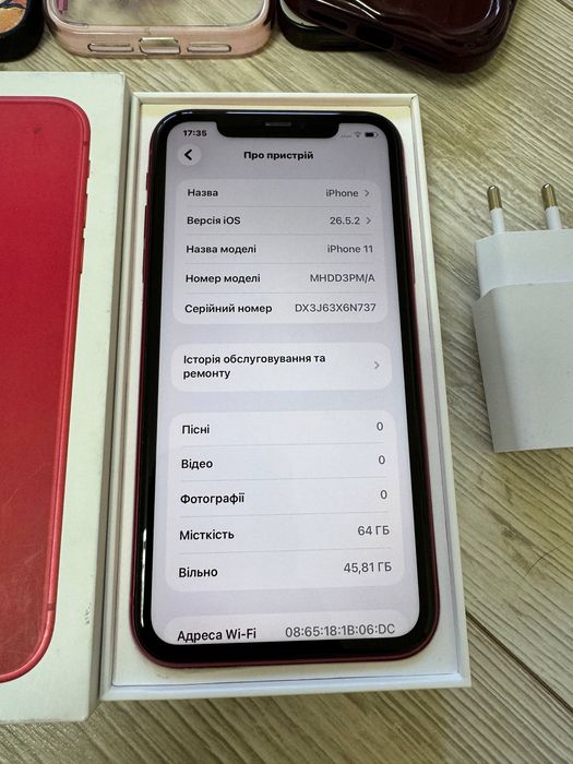 iPhone 11 64GB ідеальний стан з 4 чохлами та зарядкою