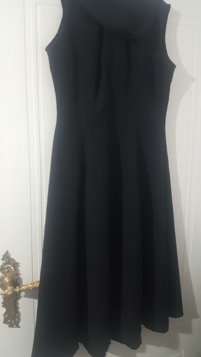 Lekka elegancka czarna suknia r.S