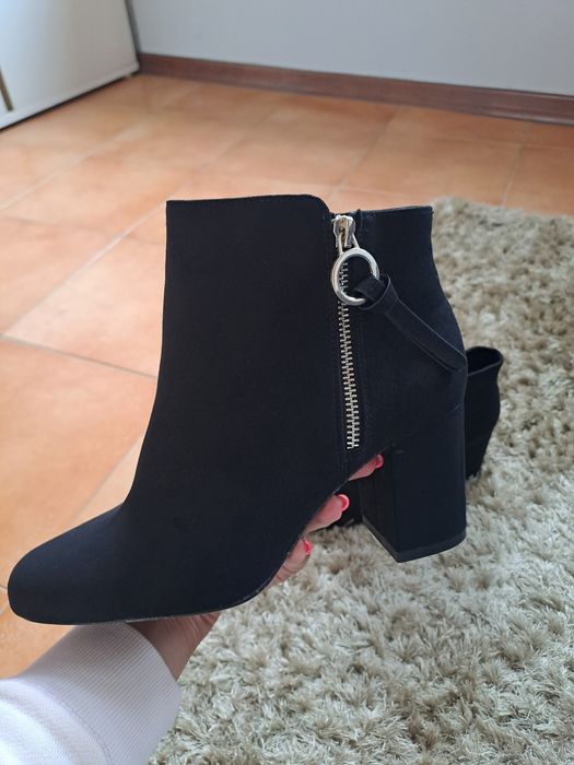 Botas pretas de camurça