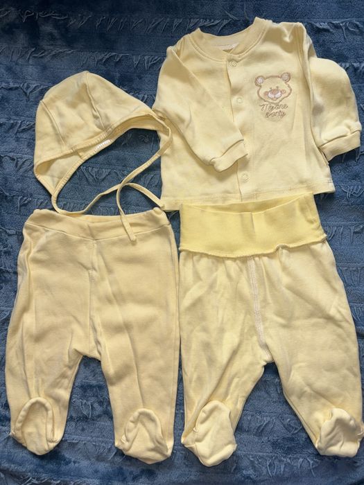 Одяг на найменших 0-3 місяці