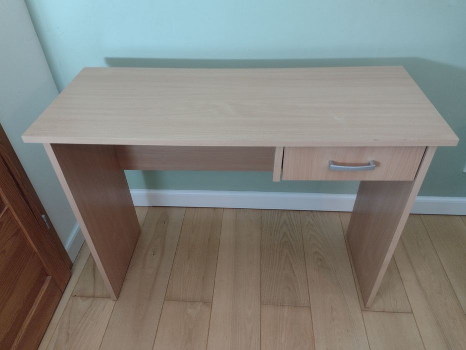 Biurko male w bardzo dobrym stanie