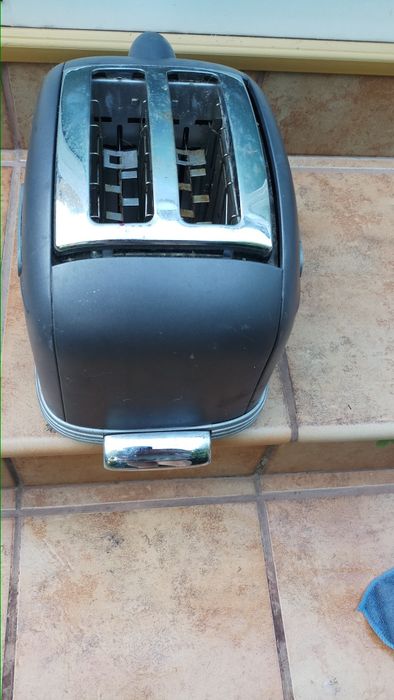 1Тостер Delonghi Под ремонт или на запчасти