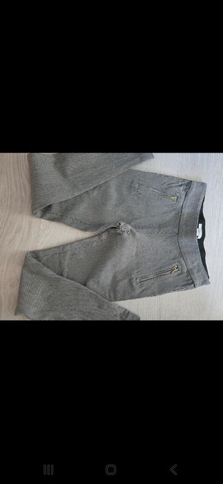 Spodnie damskie wykonane karteczkę