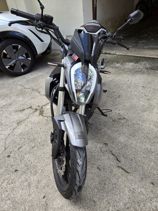 UM 125cc 2022 de garagem