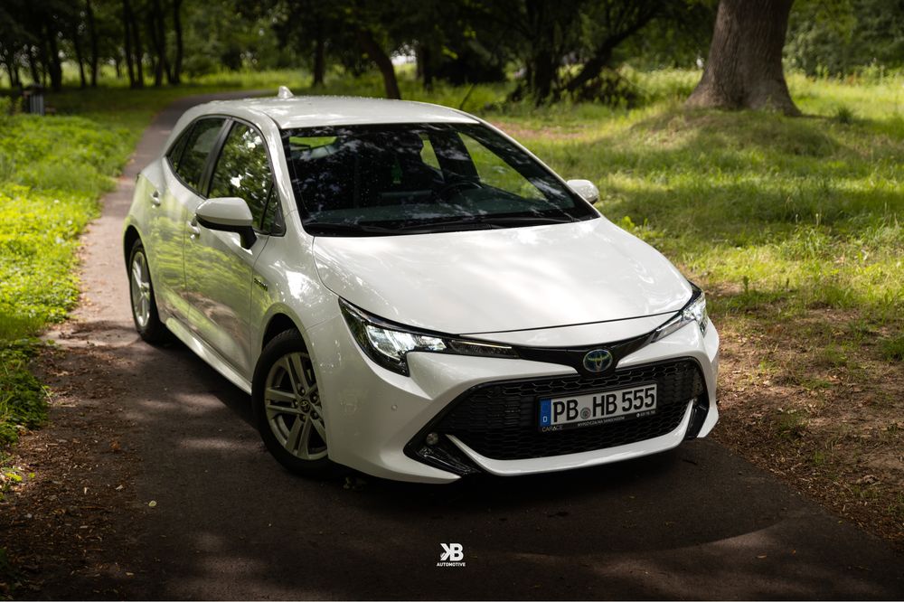 Wypozyczalnia Toyota Corolla hybyrda automat tanio wynajem aut rent