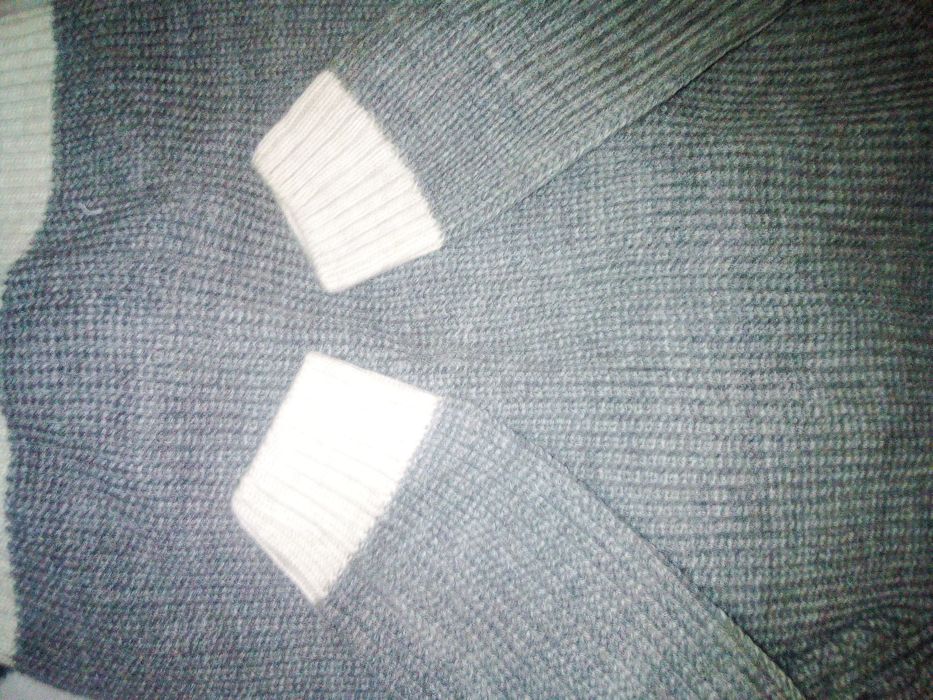 Продам свитор на мальчика