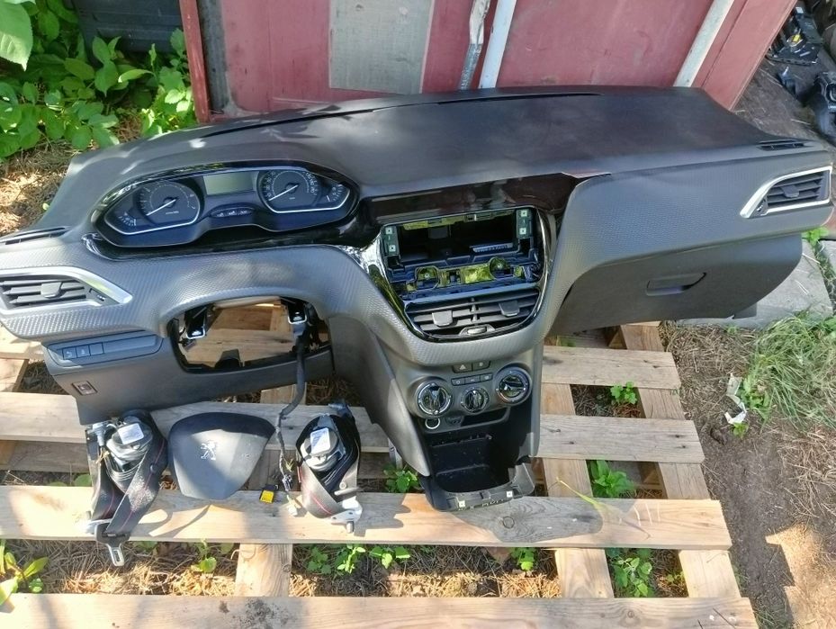 Peugeot 208 GTI gtline 2008 carbon konsola