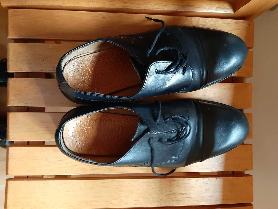 Sapatos de homem em couro