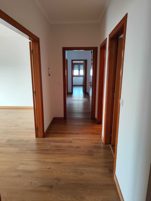 T2 Arrendamento com garagem fechada e terraço