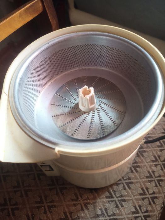 Соковыжималка СВСП202 "РОСИНКА"