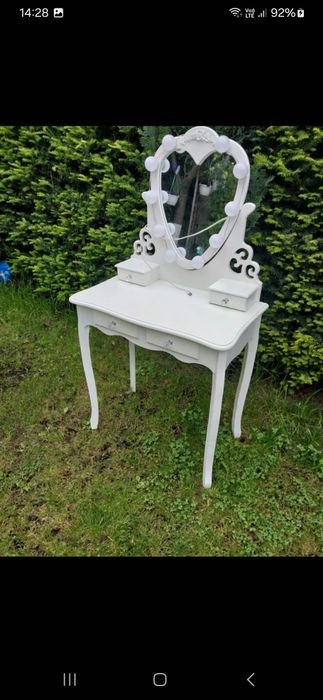Sprzedam toaletkę koloru białego