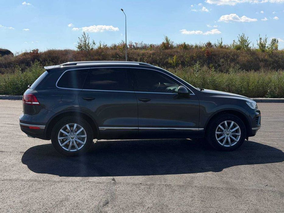 Продам Volkswagen Touareg 2015 року. V6 3.0 TDI, 193 кВт / 262 к.с.,  автомат, повний привід та пневмопідвіска.