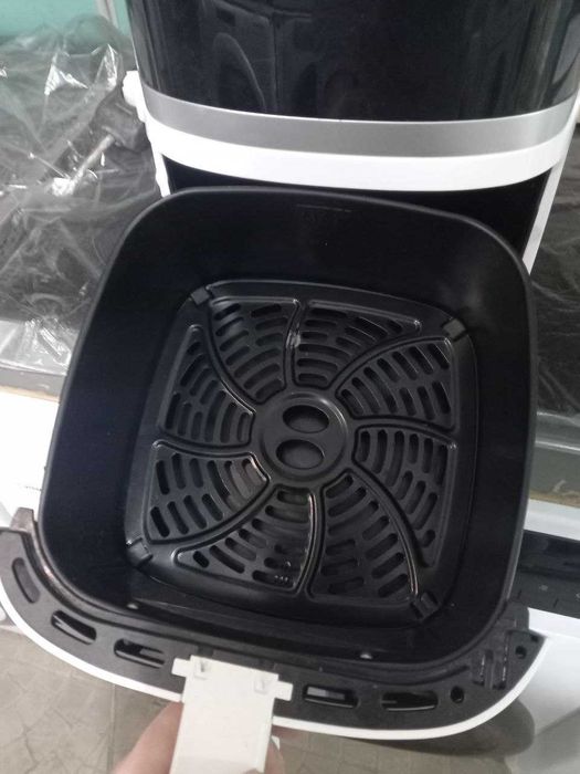 Аерогриль Koenic, 1300 Вт, 3,7 літра, у відмінному стані, з Німеччини
