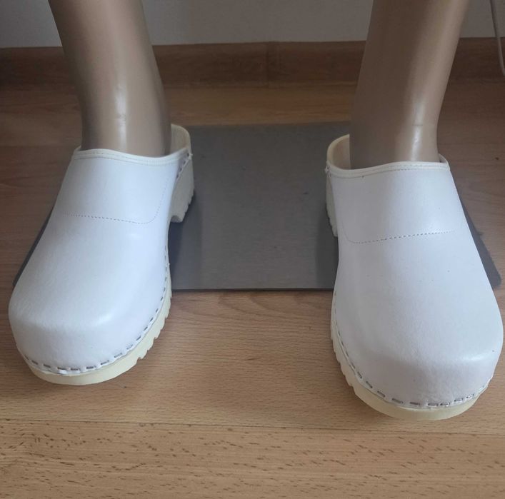 Drewniaki białe Szeno wz. 233 r. 43