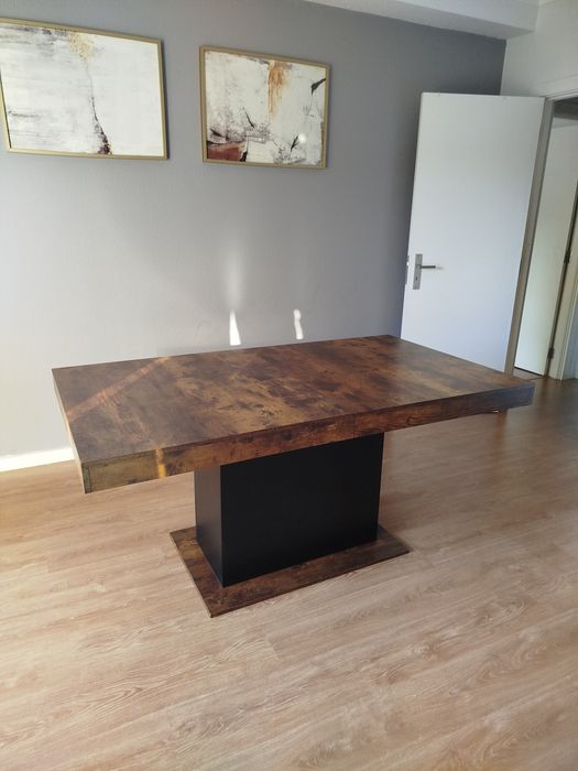 Mesa de Jantar Tânia Extensível – Madeira Escura e Preto