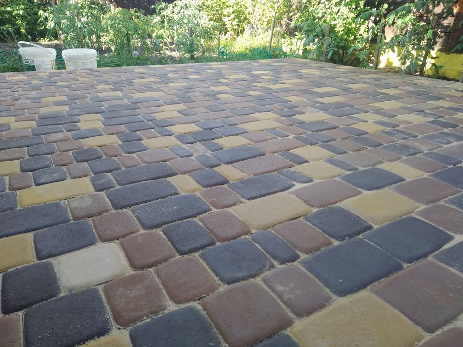 Укладання бруківки та тротуарної плитки