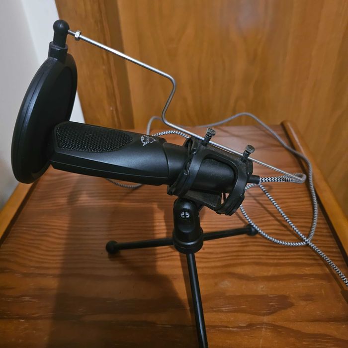 Microfone Trust GXT 232 Mantis USB + Tripé + Filtro Pop