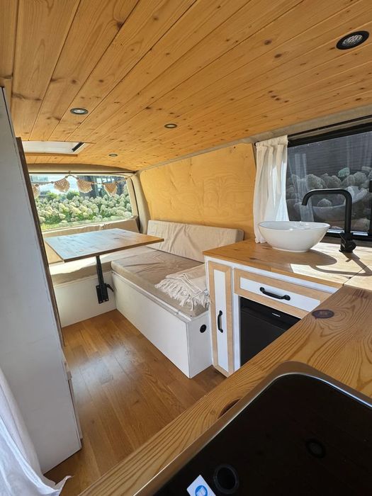 Volkswagen T5 kamper z drewnianą zabudową  Volkswagen T5 Kamper z wyjątkową drewnianą zabudową