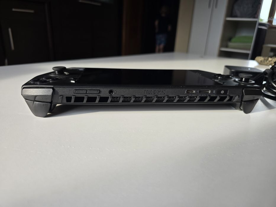 Konsola przenośna MSI Claw A1M-064PL | 7″