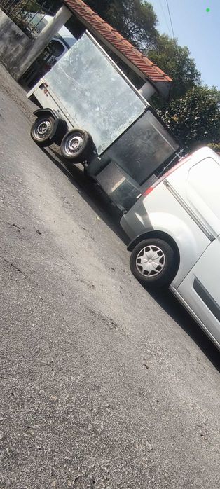 Reboque fechado