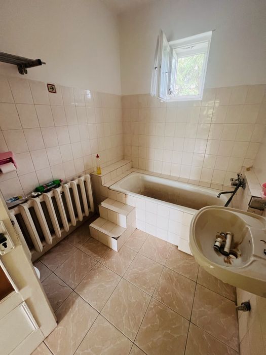 Продаж цегляного будинку в м.Берегове, 186 кв.м , 10 соток ділянки.