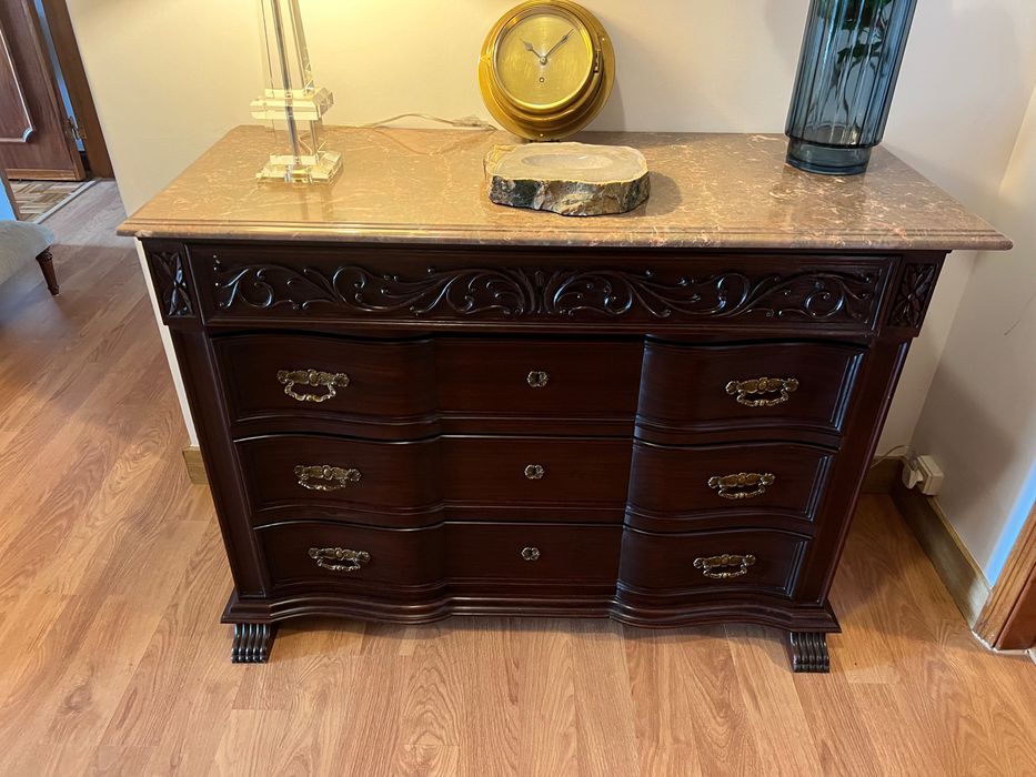 Cómoda Clássica em Madeira Maciça e Tampo de Pedra Natural