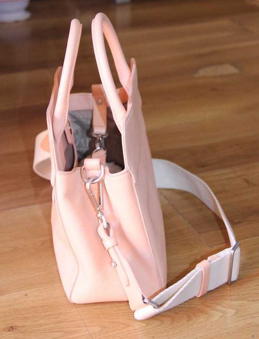 guess luxe torebka torba skora naturalna skorzana kuferek pudrowy roz